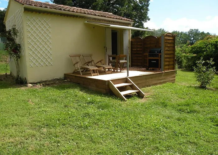Lägenhet Mazet Avec Piscine A 6 Kms D'uzes *
